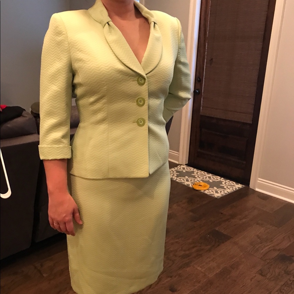Suit NWT
